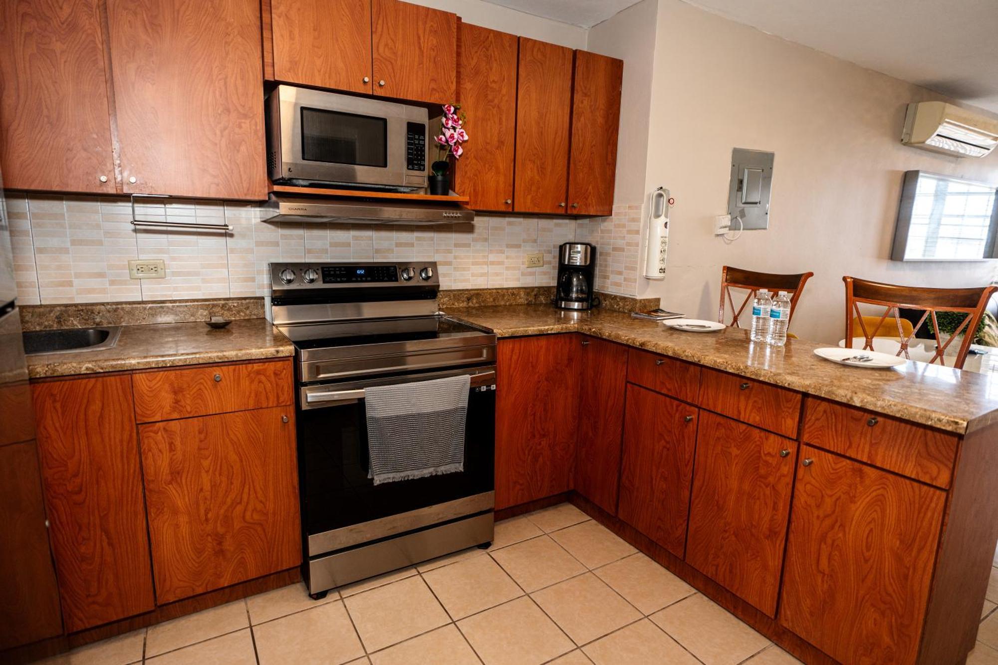 Private Jacuzzi Oasis With Mountain Views And Free Parking Apartment Ponce Exterior photo
