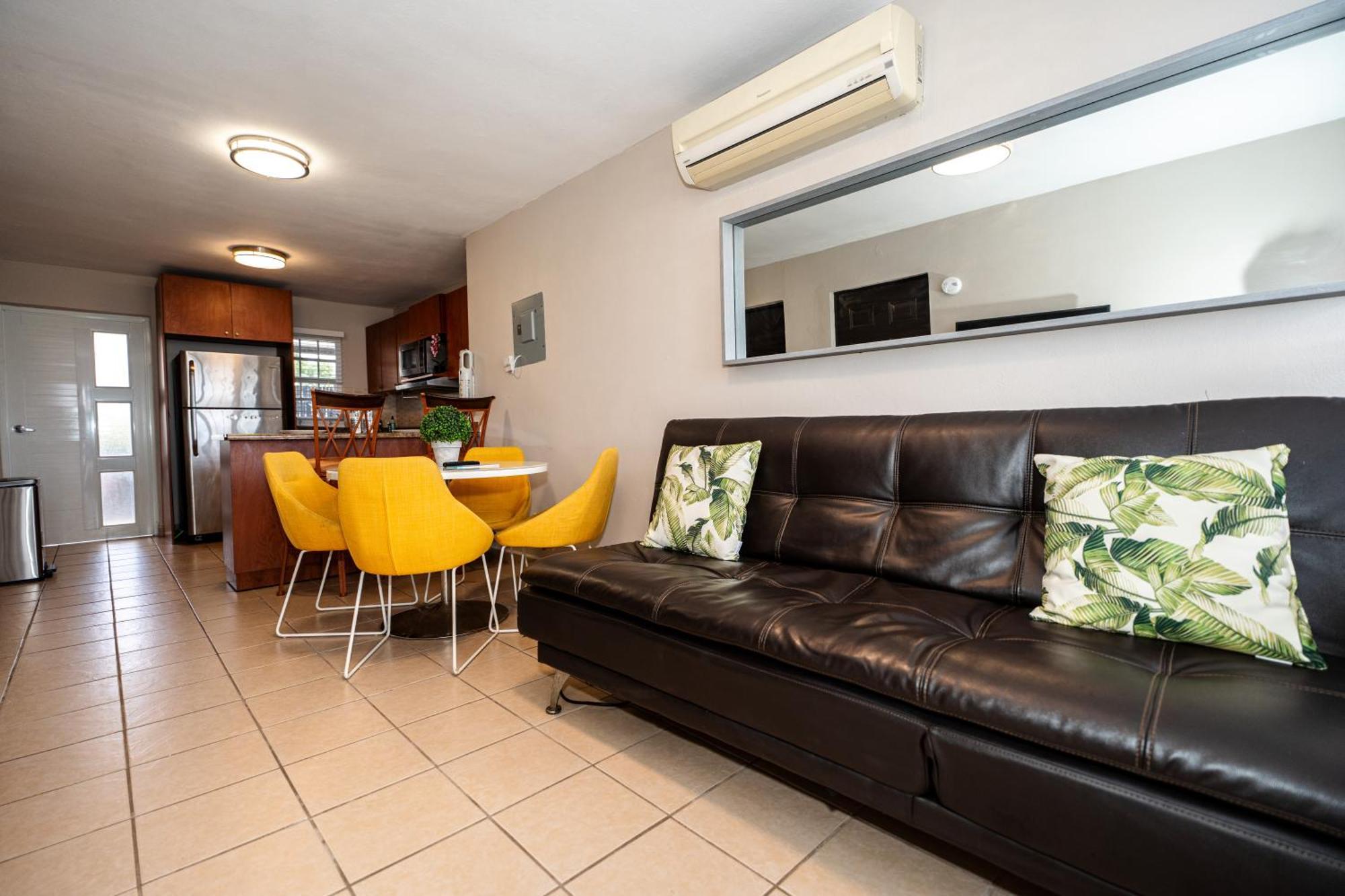Private Jacuzzi Oasis With Mountain Views And Free Parking Apartment Ponce Exterior photo